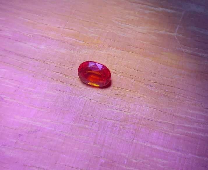VIVID ORANGE GISA CERTIFIED 2,32CT SAPPHIRE GEMSTONE WITH LOVELY OVAL CUT  UV RED!  THERMAL HIGH
