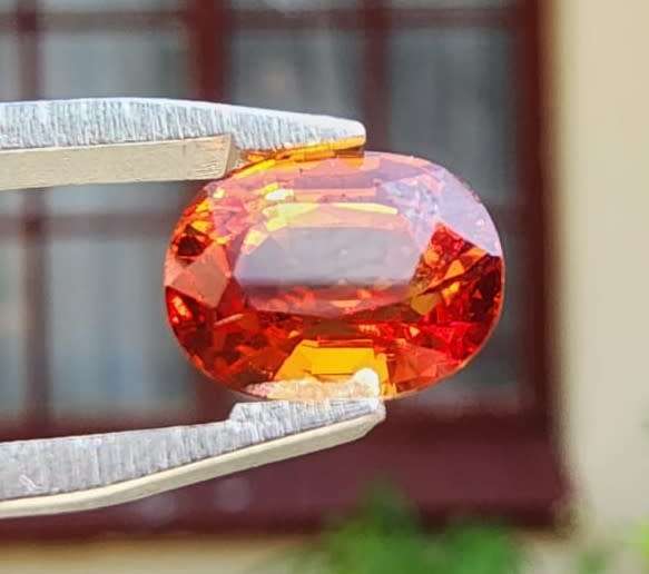 VIVID ORANGE GISA CERTIFIED 2,32CT SAPPHIRE GEMSTONE WITH LOVELY OVAL CUT  UV RED!  THERMAL HIGH