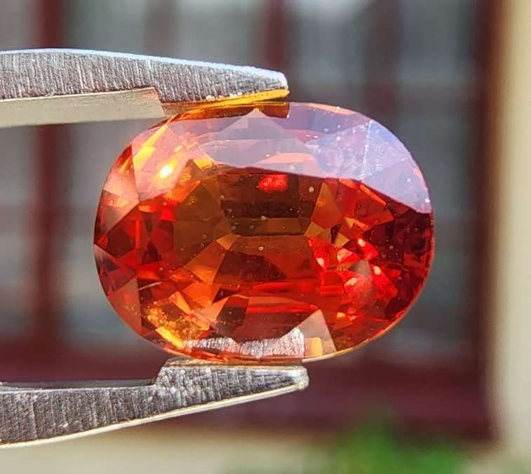 VIVID ORANGE GISA CERTIFIED 2,32CT SAPPHIRE GEMSTONE WITH LOVELY OVAL CUT  UV RED!  THERMAL HIGH