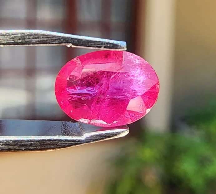 BLOOD RED 1.0CT RUBY GEMSTONE - UV STRONG RED!  HIGH THERMAL CONDUCTIVITY!  HEAT TREATED!