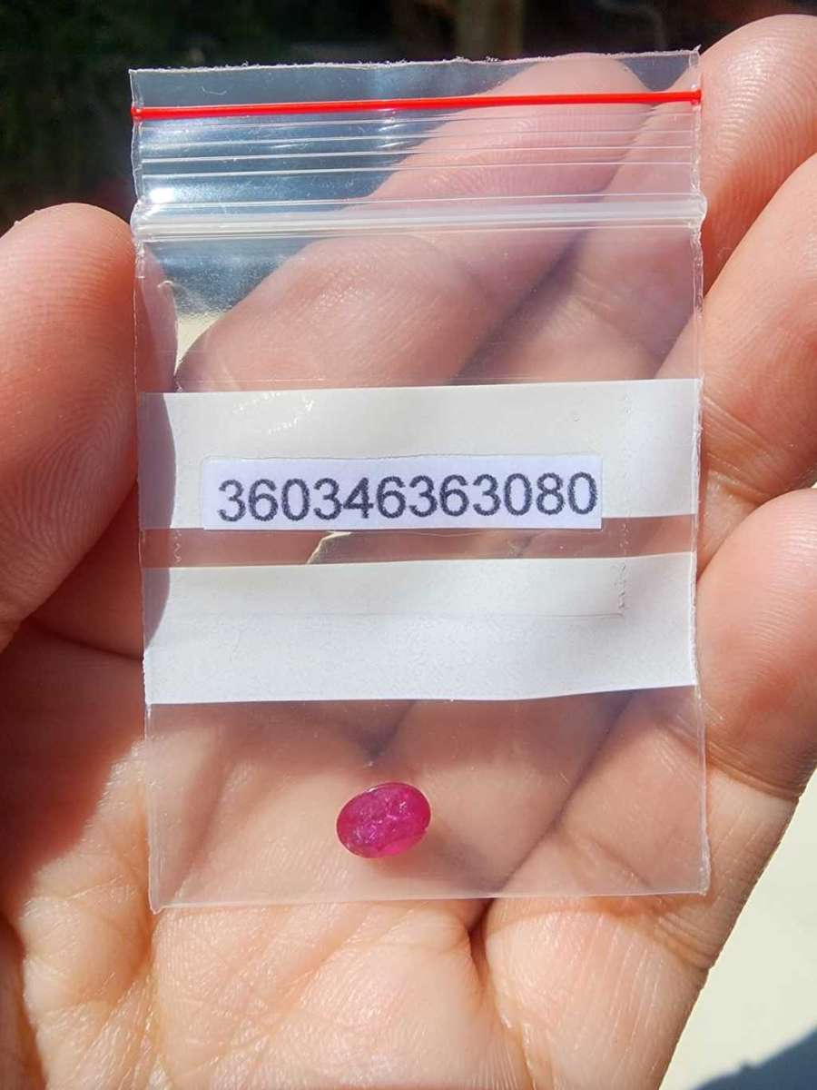 BLOOD RED 1.0CT RUBY GEMSTONE - UV STRONG RED!  HIGH THERMAL CONDUCTIVITY!  HEAT TREATED!