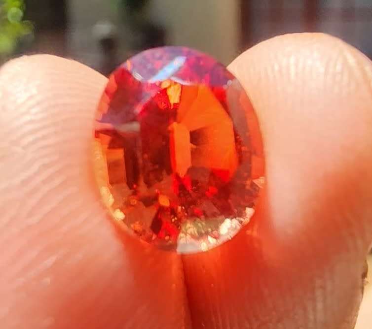 VIVID FIRE ORANGE 3.80CT SAPPHIRE GEMSTONE WITH LOVELY OVAL CUT  UV RED!  THERMAL HIGH!