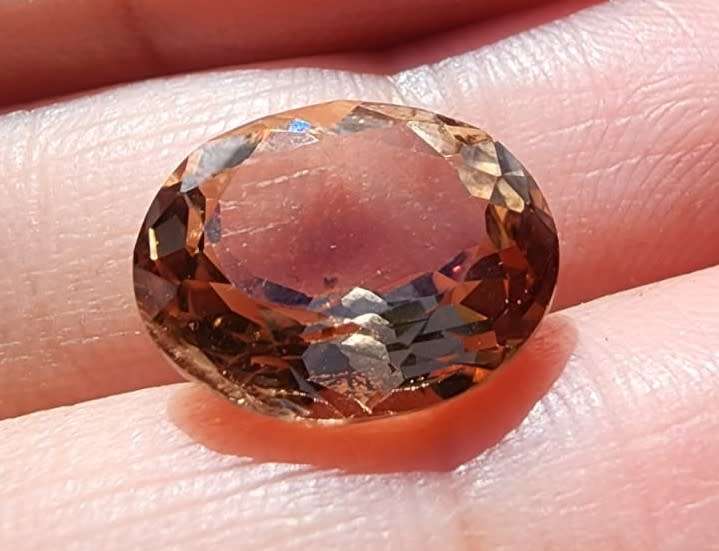 GLORIOUS LARGE 9.1CT BROWNISH ORANGE IMPERIAL TOPAZ GEMSTONE WITH OVAL CUT