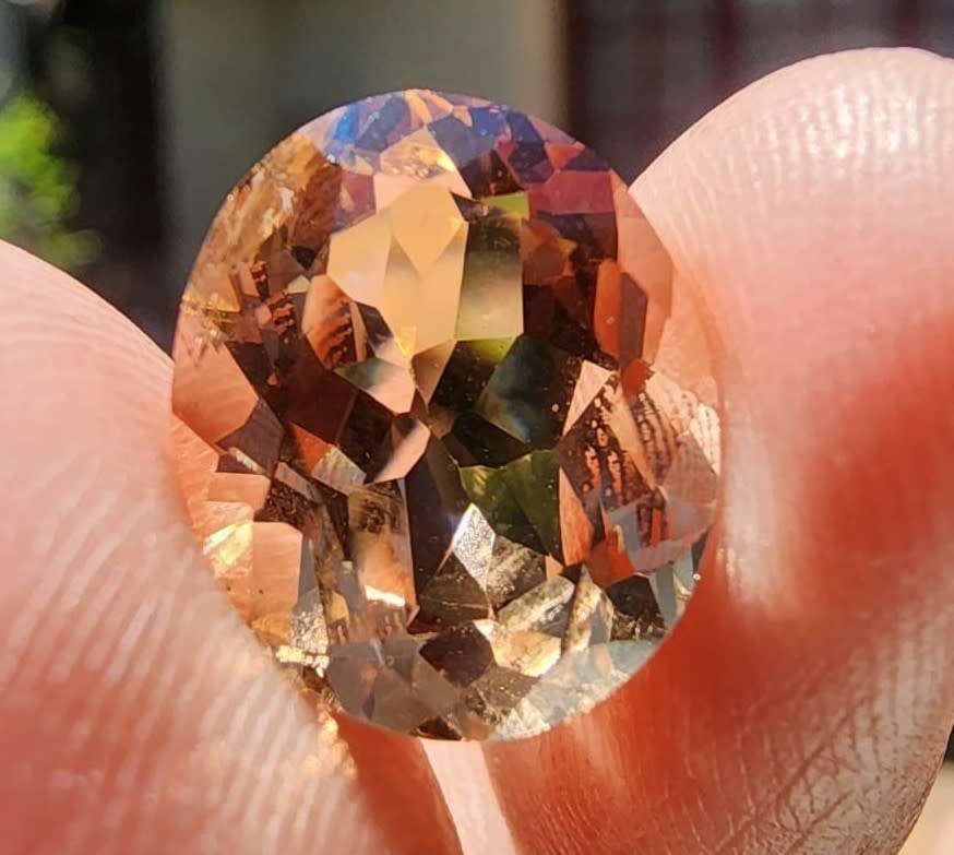 GLORIOUS LARGE 9.1CT BROWNISH ORANGE IMPERIAL TOPAZ GEMSTONE WITH OVAL CUT