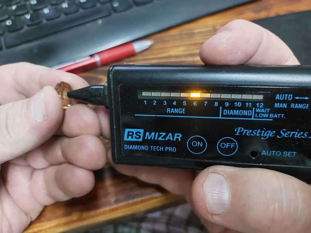 GLORIOUS LARGE 9.1CT BROWNISH ORANGE IMPERIAL TOPAZ GEMSTONE WITH OVAL CUT