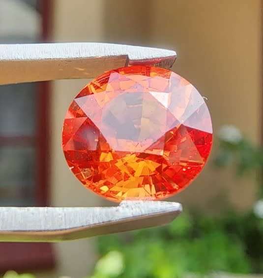 FIERY ORANGE GISA CERTIFIED 3.90CT SAPPHIRE GEMSTONE WITH LOVELY ROUND CUT  THERMAL HIGH - ONE OF 4