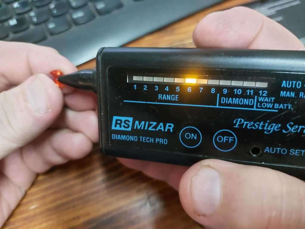 FIERY ORANGE GISA CERTIFIED 3.90CT SAPPHIRE GEMSTONE WITH LOVELY ROUND CUT  THERMAL HIGH - ONE OF 4