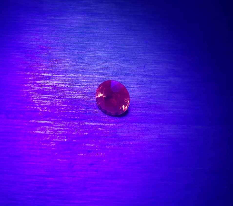 FIERY ORANGE GISA CERTIFIED 3.90CT SAPPHIRE GEMSTONE WITH LOVELY ROUND CUT  THERMAL HIGH - ONE OF 4