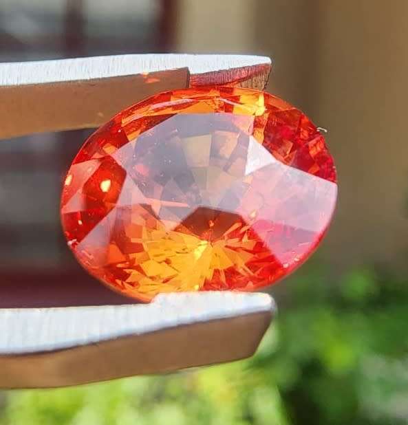 FIERY ORANGE GISA CERTIFIED 3.90CT SAPPHIRE GEMSTONE WITH LOVELY ROUND CUT  THERMAL HIGH - ONE OF 4