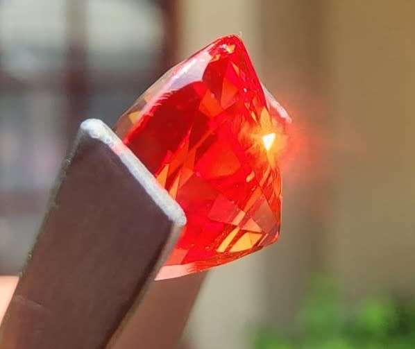 FIERY ORANGE GISA CERTIFIED 3.90CT SAPPHIRE GEMSTONE WITH LOVELY ROUND CUT  THERMAL HIGH - ONE OF 4