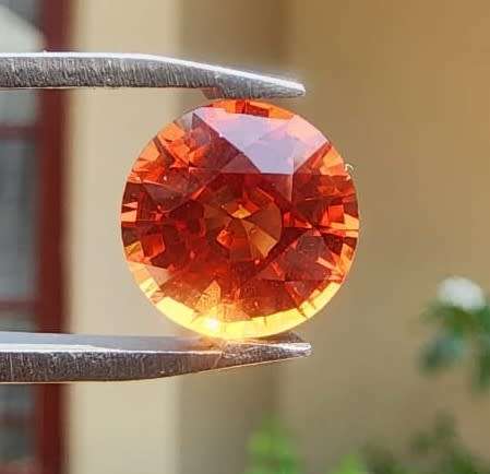 FIERY ORANGE GISA CERTIFIED 3.90CT SAPPHIRE GEMSTONE WITH LOVELY ROUND CUT  THERMAL HIGH - ONE OF 4