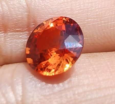 FIERY ORANGE GISA CERTIFIED 3.90CT SAPPHIRE GEMSTONE WITH LOVELY ROUND CUT  THERMAL HIGH - ONE OF 4