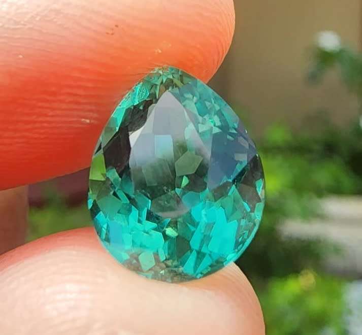AMAZING! A LARGE 3.65CT GREEN AMETHYST GEMSTONE WITH BEAUTIFUL PEAR CUT