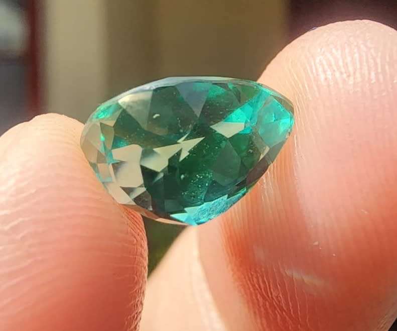 AMAZING! A LARGE 3.65CT GREEN AMETHYST GEMSTONE WITH BEAUTIFUL PEAR CUT