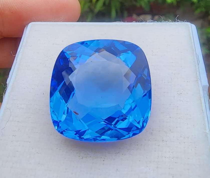 MASSIVE 37CT SYNTHETIC BLUE QUARTZ GEMSTONE WITH BEAUTIFUL CUSHION CUT IN FLAWLESS CONDITION