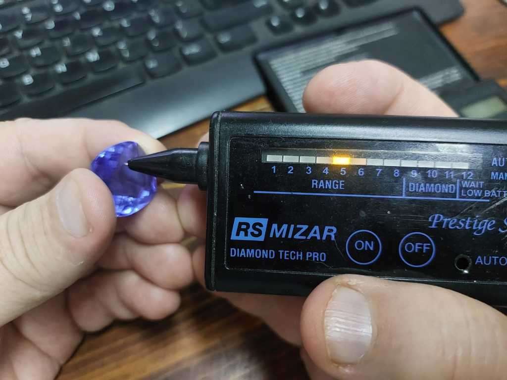 MASSIVE 37CT SYNTHETIC BLUE QUARTZ GEMSTONE WITH BEAUTIFUL CUSHION CUT IN FLAWLESS CONDITION