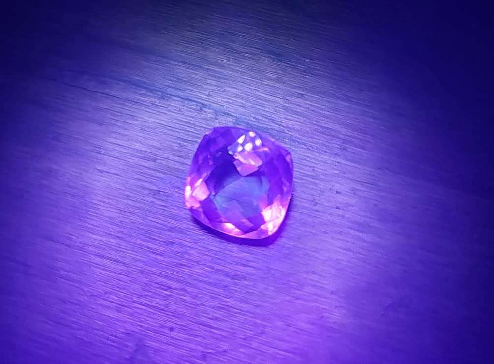 MASSIVE 37CT SYNTHETIC BLUE QUARTZ GEMSTONE WITH BEAUTIFUL CUSHION CUT IN FLAWLESS CONDITION