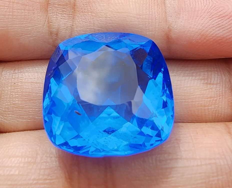 MASSIVE 37CT SYNTHETIC BLUE QUARTZ GEMSTONE WITH BEAUTIFUL CUSHION CUT IN FLAWLESS CONDITION