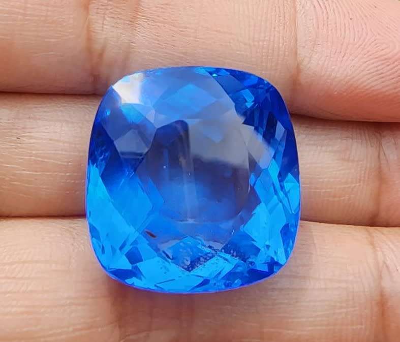 MASSIVE 37CT SYNTHETIC BLUE QUARTZ GEMSTONE WITH BEAUTIFUL CUSHION CUT IN FLAWLESS CONDITION