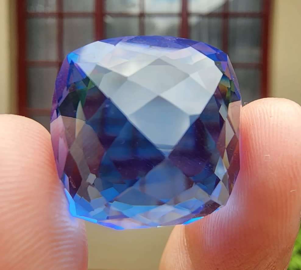 MASSIVE 37CT SYNTHETIC BLUE QUARTZ GEMSTONE WITH BEAUTIFUL CUSHION CUT IN FLAWLESS CONDITION