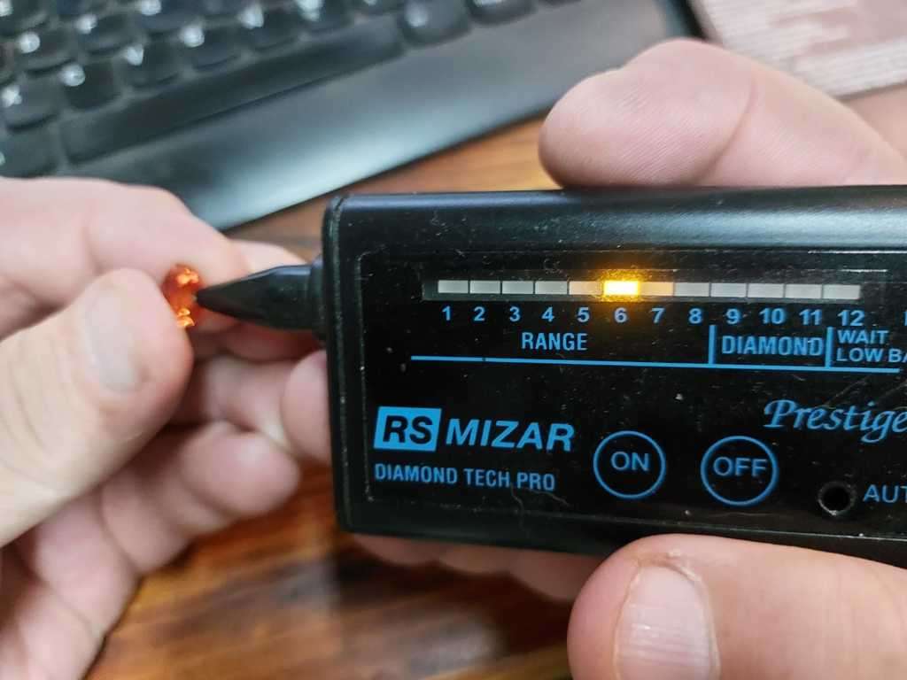 FIERY ORANGE 4.20CT SAPPHIRE GEMSTONE WITH LOVELY TRILLION CUT  UV RED!  THERMAL HIGH