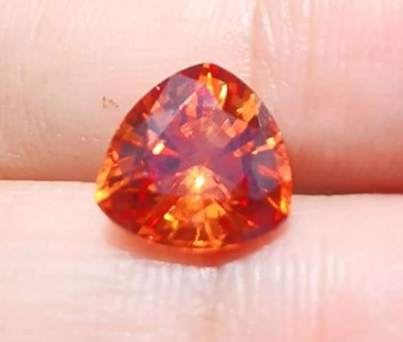 FIERY ORANGE 4.20CT SAPPHIRE GEMSTONE WITH LOVELY TRILLION CUT  UV RED!  THERMAL HIGH