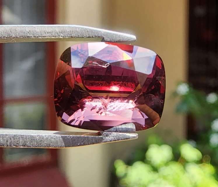 PURPLISH RED GISA CERTIFIED 5.25CT NATURAL SPINEL (RARER THAN RUBIES) GEMSTONE WITH ANTIQUE CUSHION