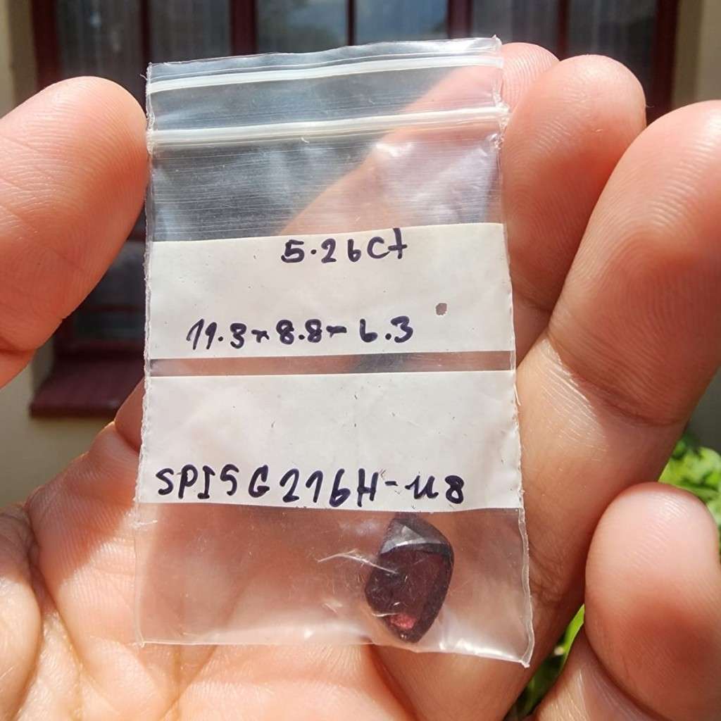 PURPLISH RED GISA CERTIFIED 5.25CT NATURAL SPINEL (RARER THAN RUBIES) GEMSTONE WITH ANTIQUE CUSHION