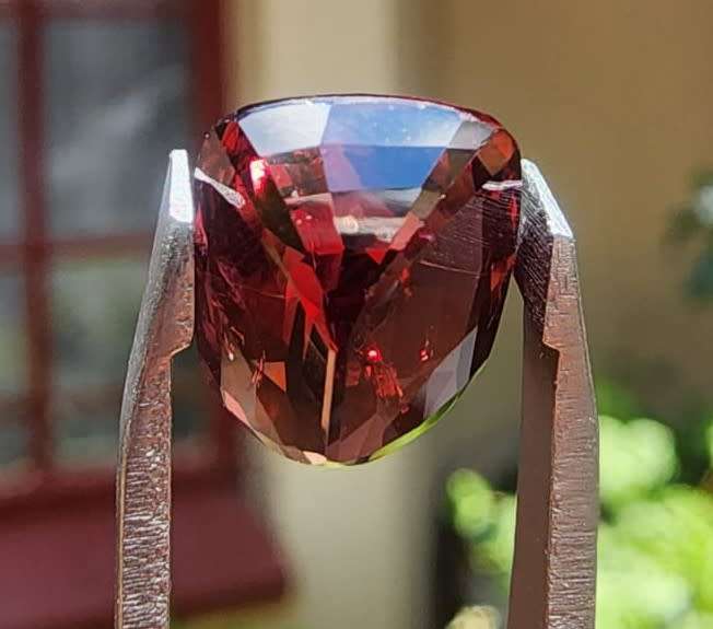 PURPLISH RED GISA CERTIFIED 5.25CT NATURAL SPINEL (RARER THAN RUBIES) GEMSTONE WITH ANTIQUE CUSHION