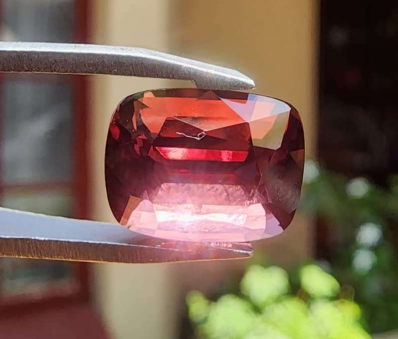 PURPLISH RED GISA CERTIFIED 5.25CT NATURAL SPINEL (RARER THAN RUBIES) GEMSTONE WITH ANTIQUE CUSHION