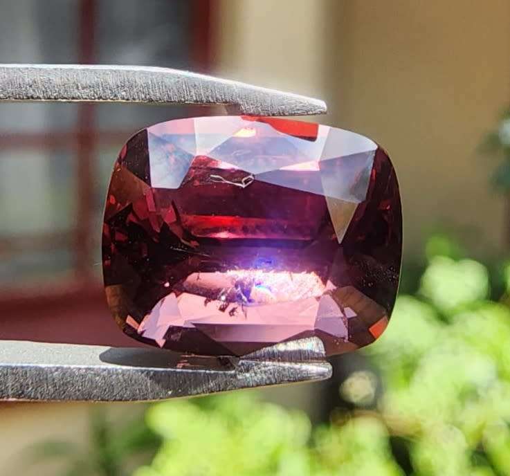 PURPLISH RED GISA CERTIFIED 5.25CT NATURAL SPINEL (RARER THAN RUBIES) GEMSTONE WITH ANTIQUE CUSHION