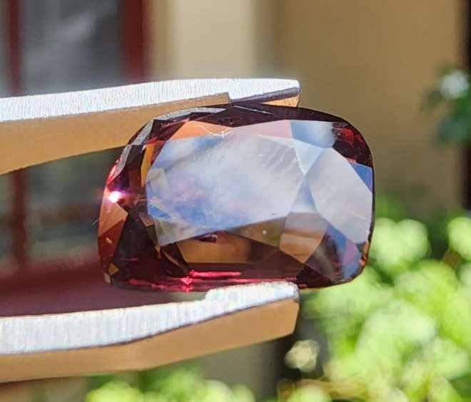 PURPLISH RED GISA CERTIFIED 5.25CT NATURAL SPINEL (RARER THAN RUBIES) GEMSTONE WITH ANTIQUE CUSHION