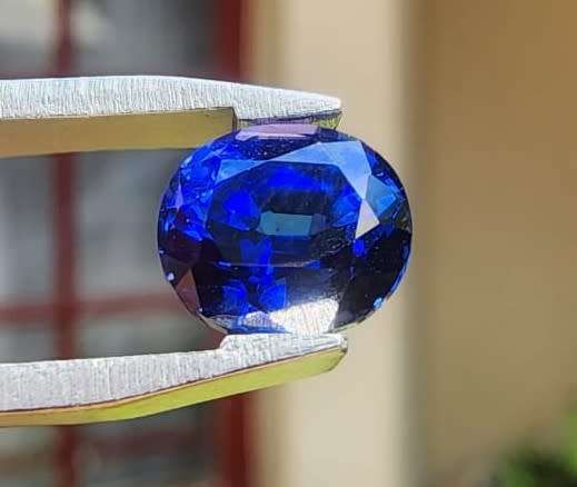SHINING 2.0CT BLUE SAPPHIRE WITH LOVELY OVAL CUT FROM AFRICA  THERMAL TESTED VERY HIGH!
