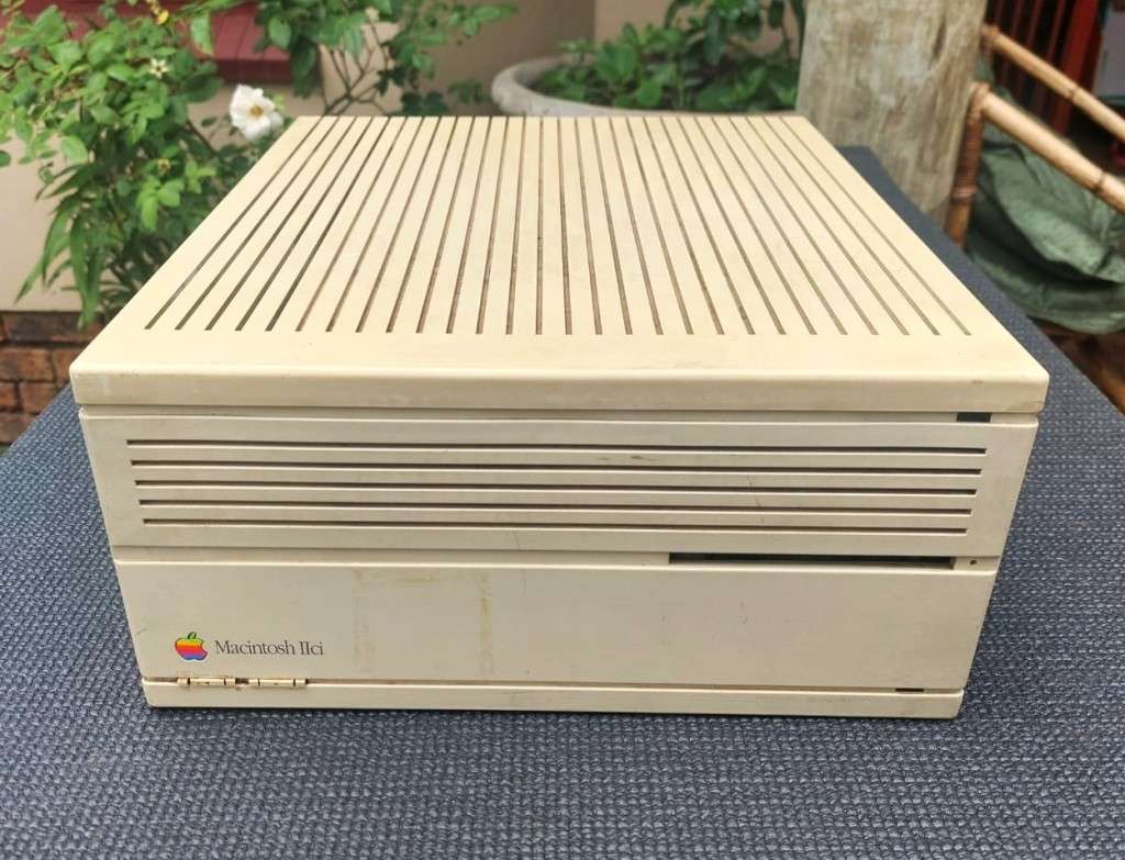 ICONIC WORKHORSE 1990 APPLE MACINTOSH IICI WITH NUBUS RASTEROPS VIDEO CARD