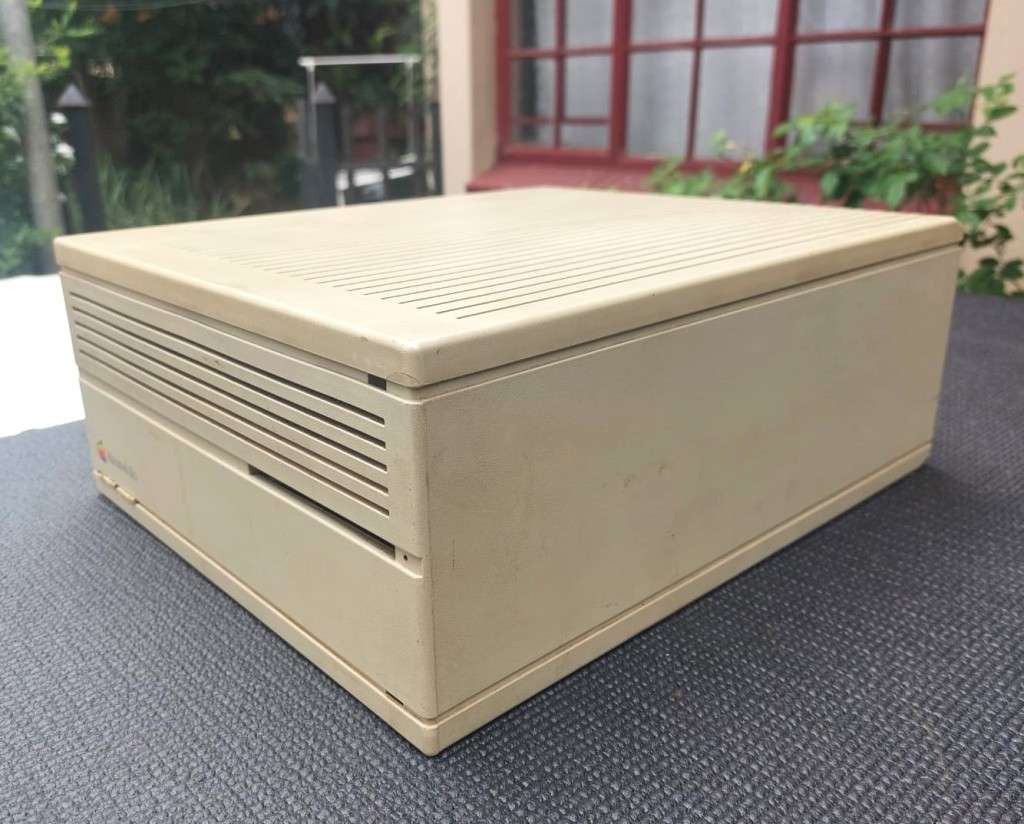 ICONIC WORKHORSE 1990 APPLE MACINTOSH IICI WITH NUBUS RASTEROPS VIDEO CARD