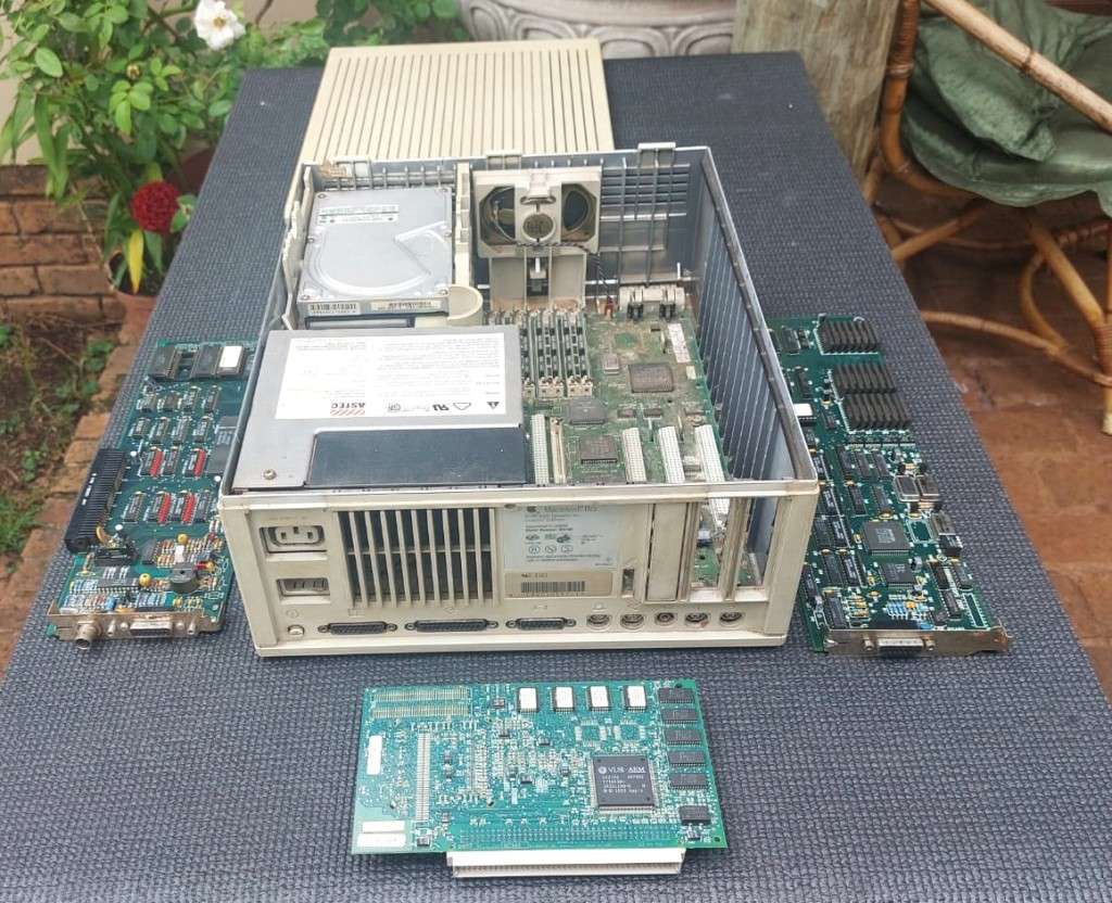 ICONIC WORKHORSE 1990 APPLE MACINTOSH IICI WITH NUBUS RASTEROPS VIDEO CARD