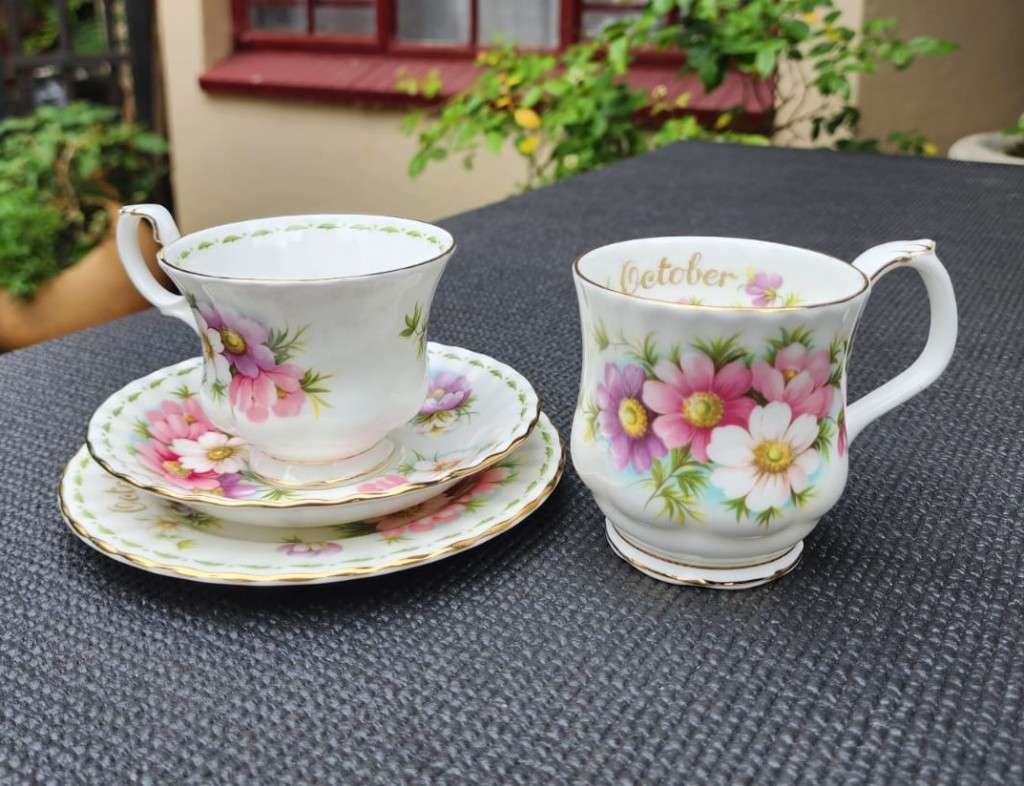 ROYAL ALBERT COSMOS OCTOBER FLOWER OF THE MONTH TEACUP SAUCER, SIDEPLATE AND EXTRA MUG