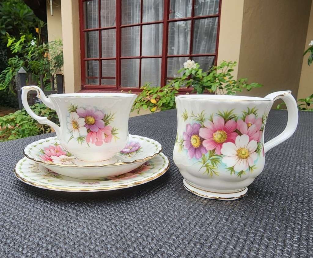 ROYAL ALBERT COSMOS OCTOBER FLOWER OF THE MONTH TEACUP SAUCER, SIDEPLATE AND EXTRA MUG