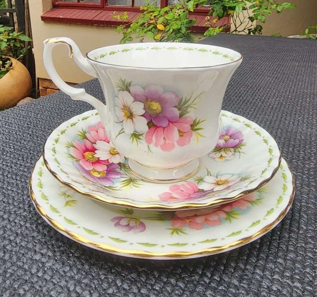 ROYAL ALBERT COSMOS OCTOBER FLOWER OF THE MONTH TEACUP SAUCER, SIDEPLATE AND EXTRA MUG