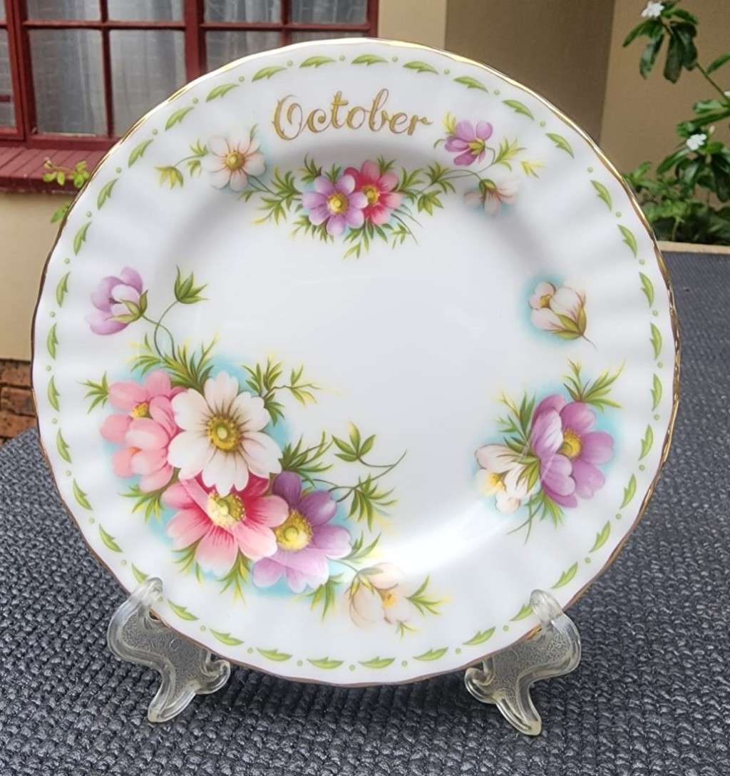 ROYAL ALBERT COSMOS OCTOBER FLOWER OF THE MONTH TEACUP SAUCER, SIDEPLATE AND EXTRA MUG