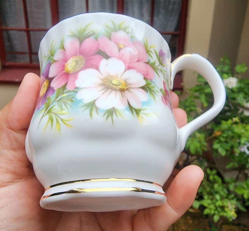 ROYAL ALBERT COSMOS OCTOBER FLOWER OF THE MONTH TEACUP SAUCER, SIDEPLATE AND EXTRA MUG