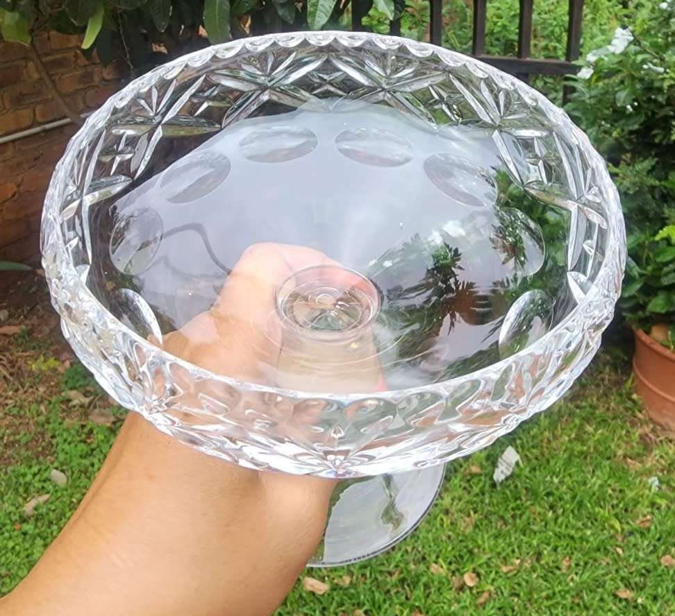 A RINGING AND SINGING CHRYSTAL CUT GLASS PEDASTAL STEMMED CANDY BOWL BY ROYAL DOULTON