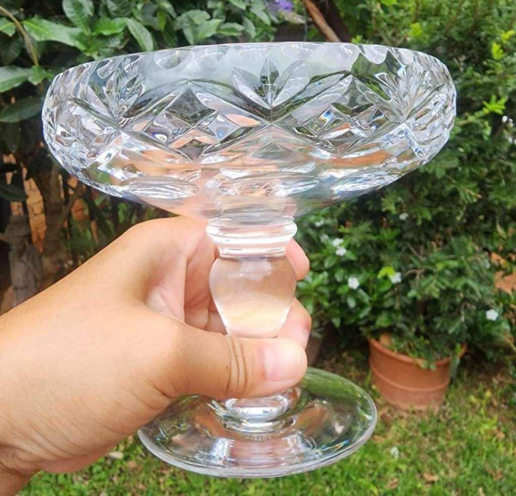A RINGING AND SINGING CHRYSTAL CUT GLASS PEDASTAL STEMMED CANDY BOWL BY ROYAL DOULTON