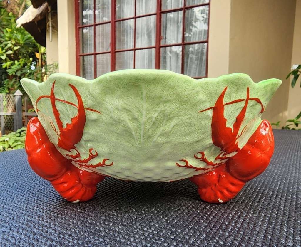 CROWN DEVON ENGLAND LARGE CABBAGE LOBSTER FOOTED FRUIT BOWL HAND PAINTED (CIRCA 1930-1950)