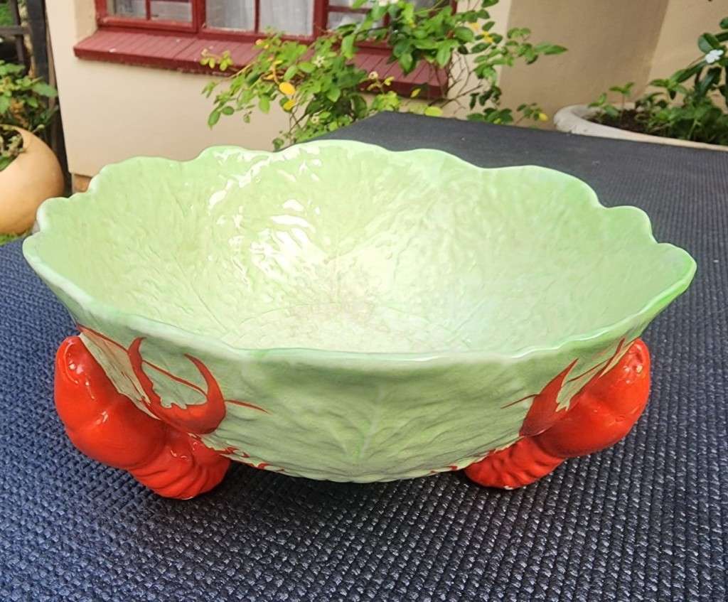 CROWN DEVON ENGLAND LARGE CABBAGE LOBSTER FOOTED FRUIT BOWL HAND PAINTED (CIRCA 1930-1950)