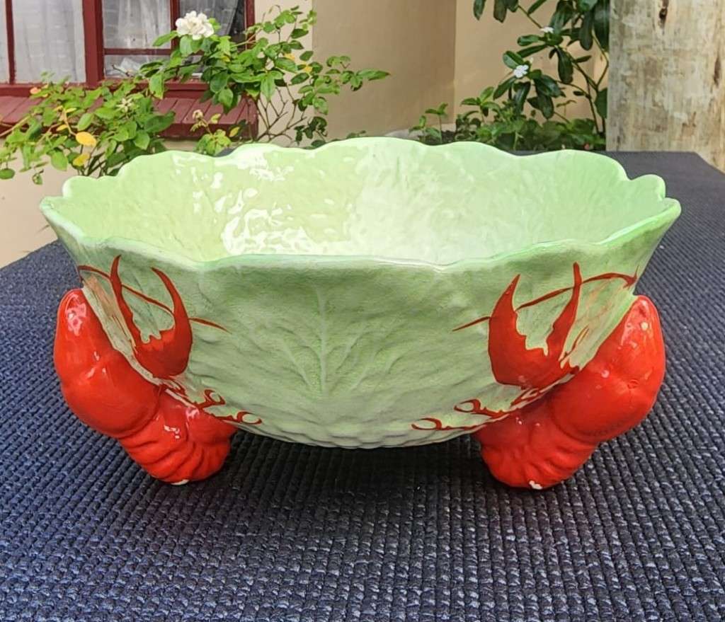 CROWN DEVON ENGLAND LARGE CABBAGE LOBSTER FOOTED FRUIT BOWL HAND PAINTED (CIRCA 1930-1950)