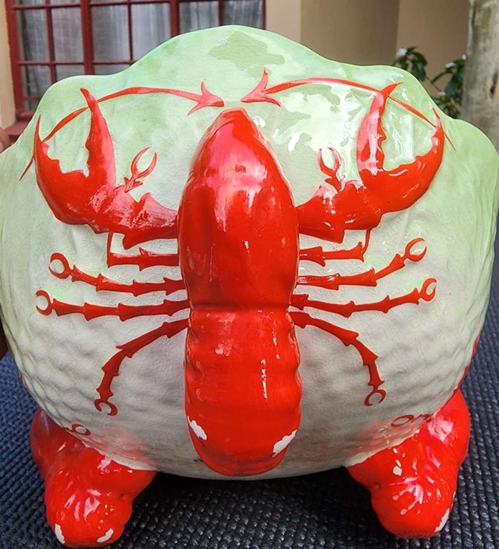 CROWN DEVON ENGLAND LARGE CABBAGE LOBSTER FOOTED FRUIT BOWL HAND PAINTED (CIRCA 1930-1950)