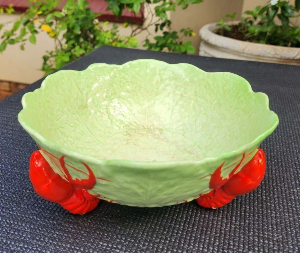 CROWN DEVON ENGLAND LARGE CABBAGE LOBSTER FOOTED FRUIT BOWL HAND PAINTED (CIRCA 1930-1950)