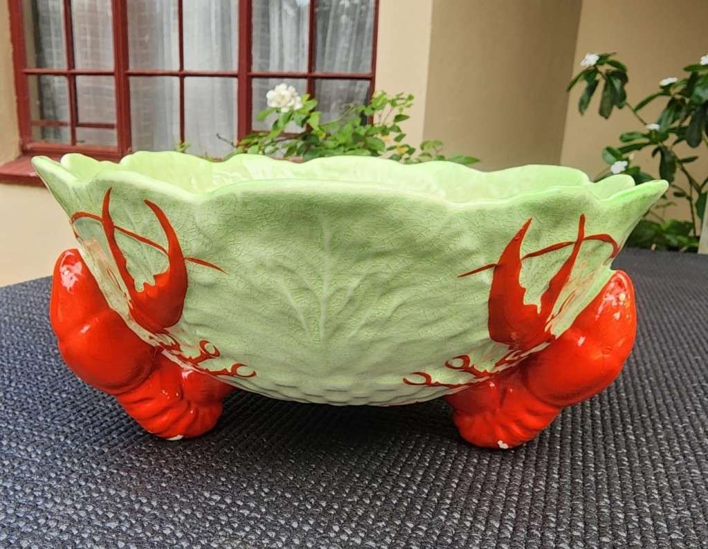 CROWN DEVON ENGLAND LARGE CABBAGE LOBSTER FOOTED FRUIT BOWL HAND PAINTED (CIRCA 1930-1950)