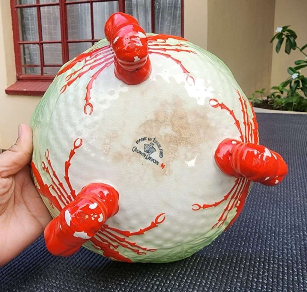 CROWN DEVON ENGLAND LARGE CABBAGE LOBSTER FOOTED FRUIT BOWL HAND PAINTED (CIRCA 1930-1950)
